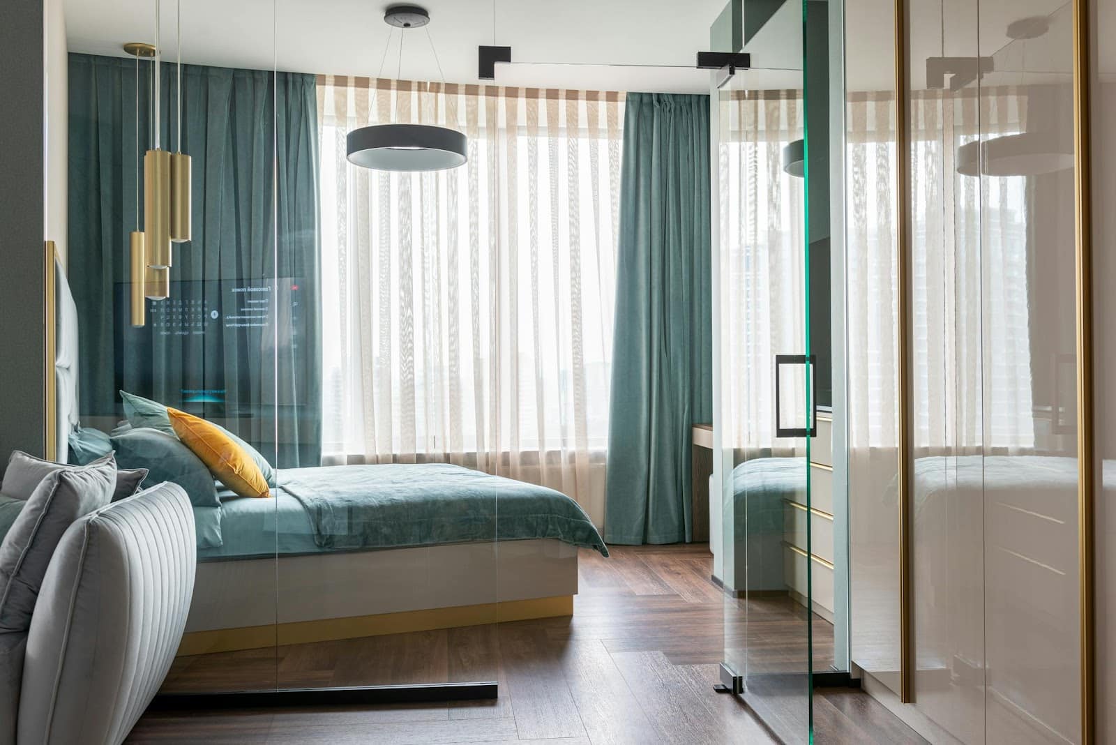 An image of a small room that feels bigger because of the decorative appearance